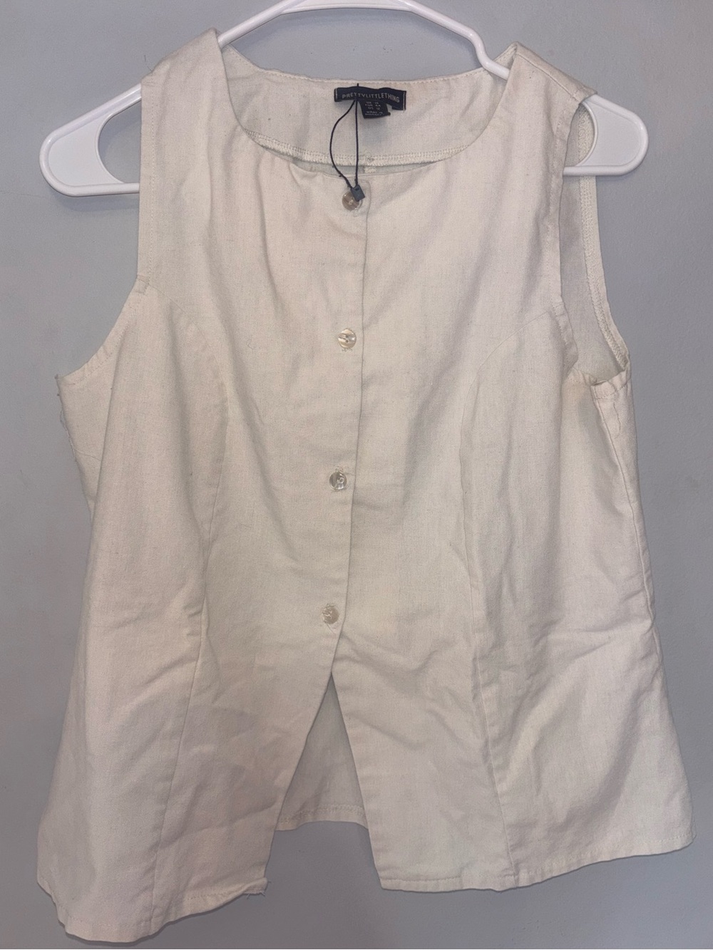 PRETTYLITTLETHING Sleeveless Button-Front Cream Women’s Top